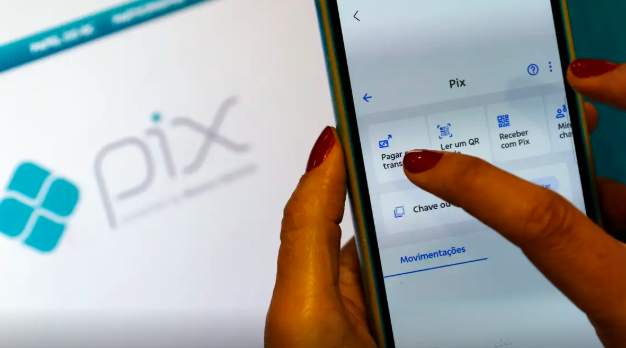 Receita Federal volta a negar taxação do Pix e alerta para golpes