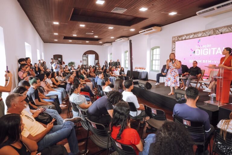 Iracema Vale marca presença na aula inaugural do Projeto Fundação Digital