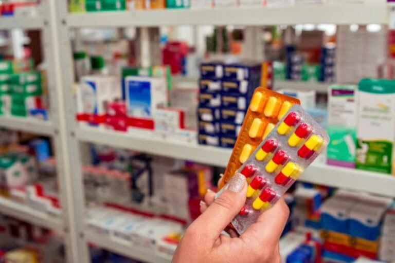 Venda de medicamentos em supermercados é liberada no país