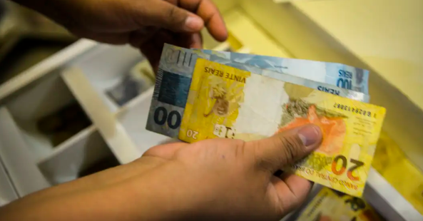 Governo propõe salário mínimo de R$ 1.717 em 2027