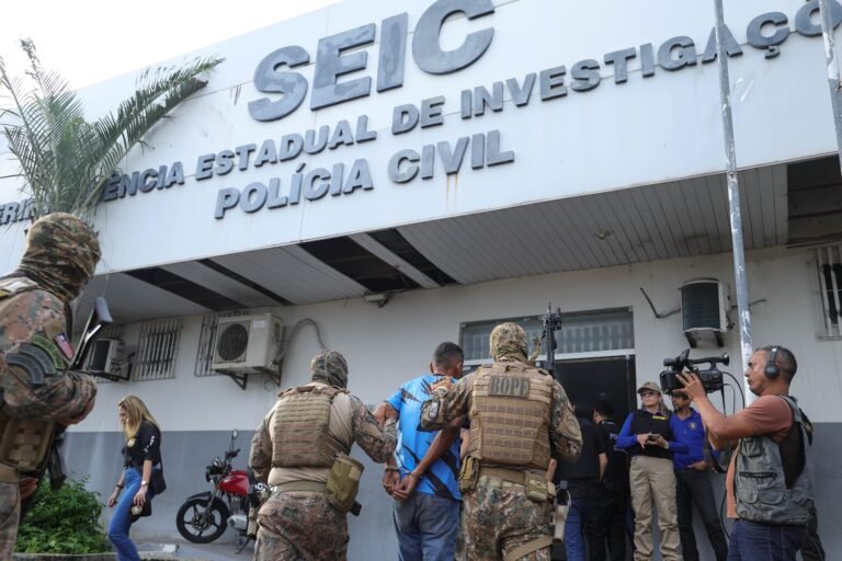 Megaoperação da Polícia Civil na Grande Ilha cumpre 26 mandados de prisão contra integrantes de organização criminosa