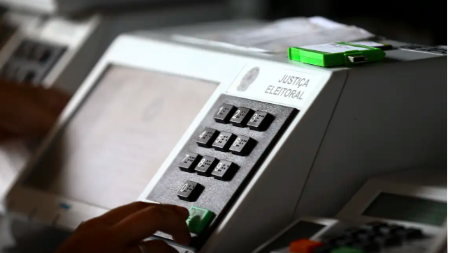 Onze governadores renunciam para disputar eleições de outubro