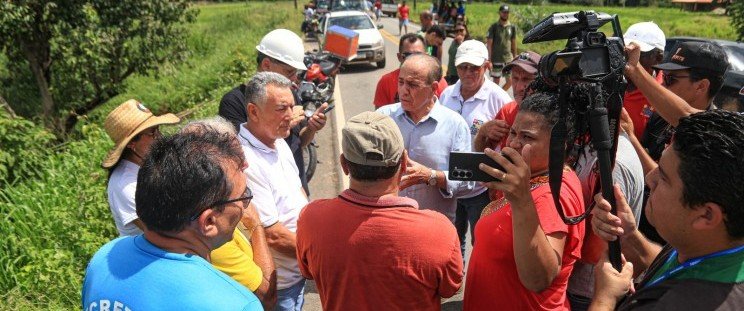 Governo realiza reparos na MA-014, entre Matinha e Viana, após rompimento com as fortes chuvas