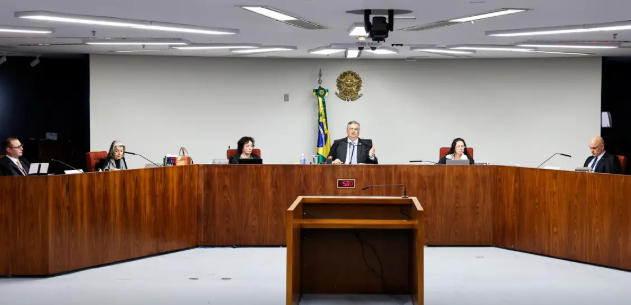 Dino e Moraes defendem rediscutir dispensa de diploma para jornalista