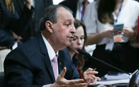 Relator da CCJ do Senado vota a favor da PEC do fim da escala 6×1