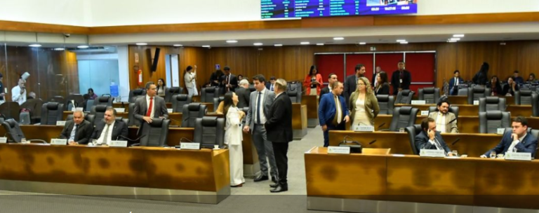 Alema aprova PL que estabelece medidas de prevenção à poluição marinha nos portos do Maranhão
