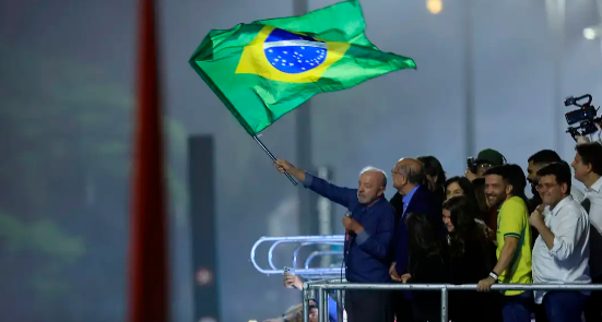 Lula é reeleito presidente para quarto mandato